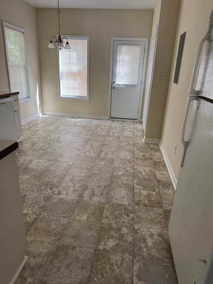 1201 Stoneridge Ln - Photo 3 of 5