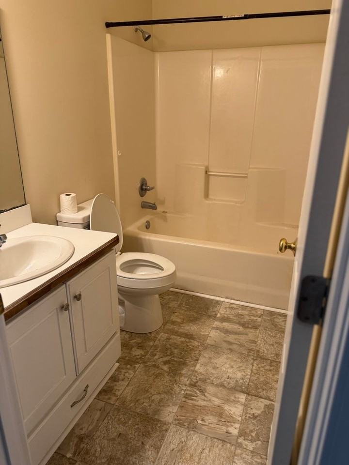 1201 Stoneridge Ln - Photo 5 of 5