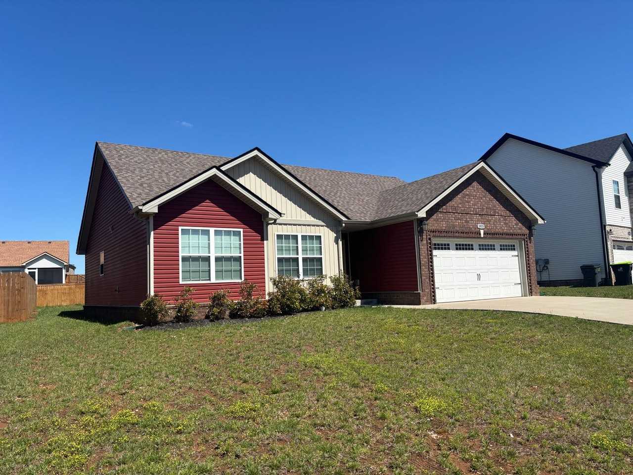 1033 Whitney Dr - Photo 3 of 25