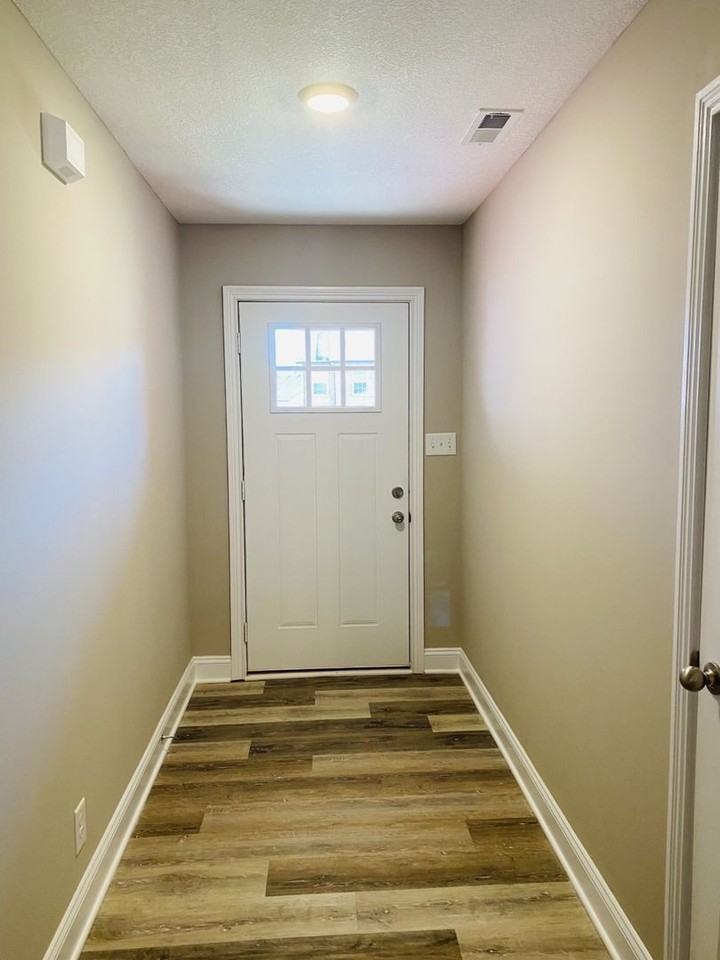 1033 Whitney Dr - Photo 5 of 25