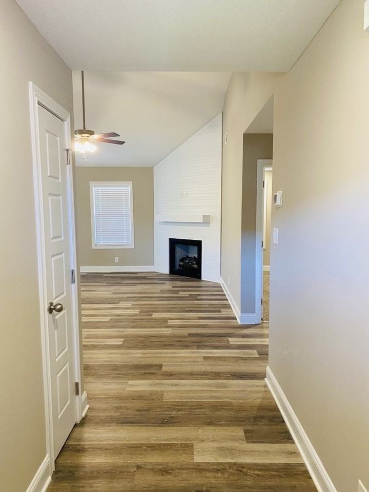 1033 Whitney Dr - Photo 6 of 25
