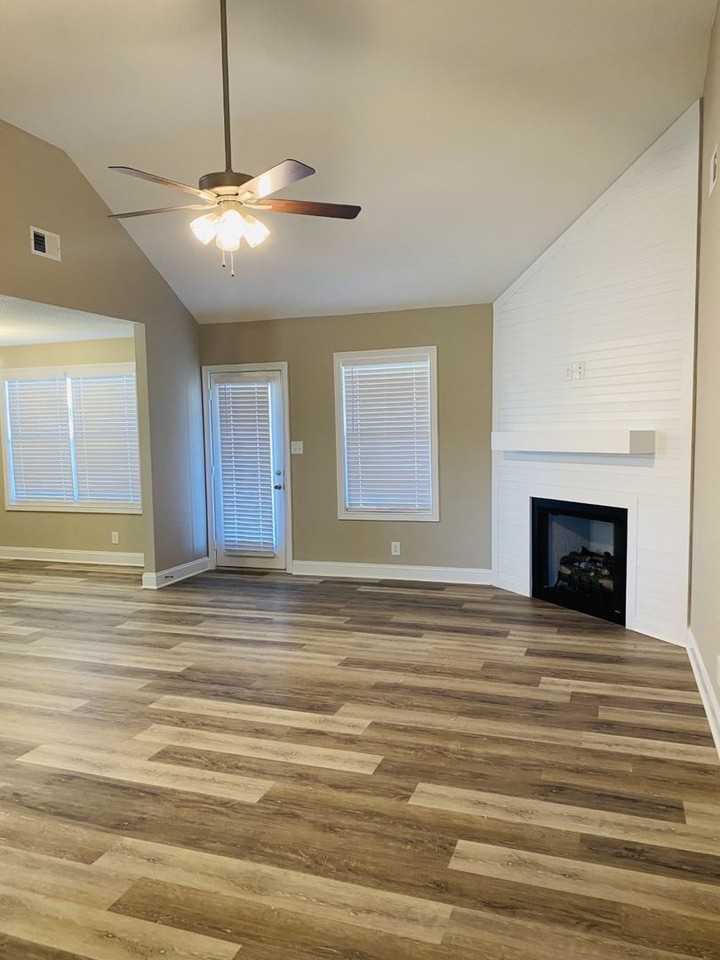 1033 Whitney Dr - Photo 7 of 25