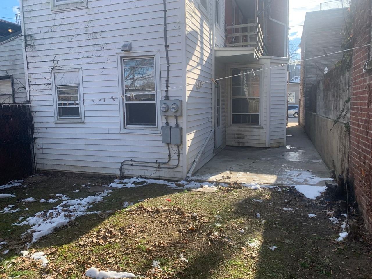 373 W King St 1st Fl - Photo 3 of 14
