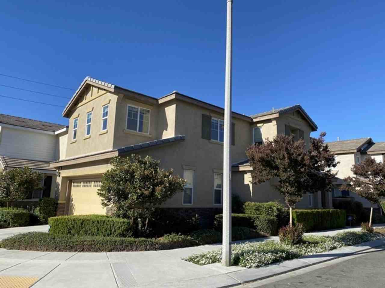 7090 Estrella St - Photo 3 of 23