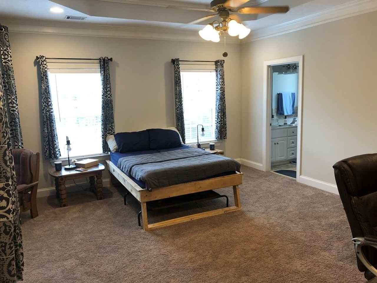 806 Leslie Ct - Photo 4 of 16