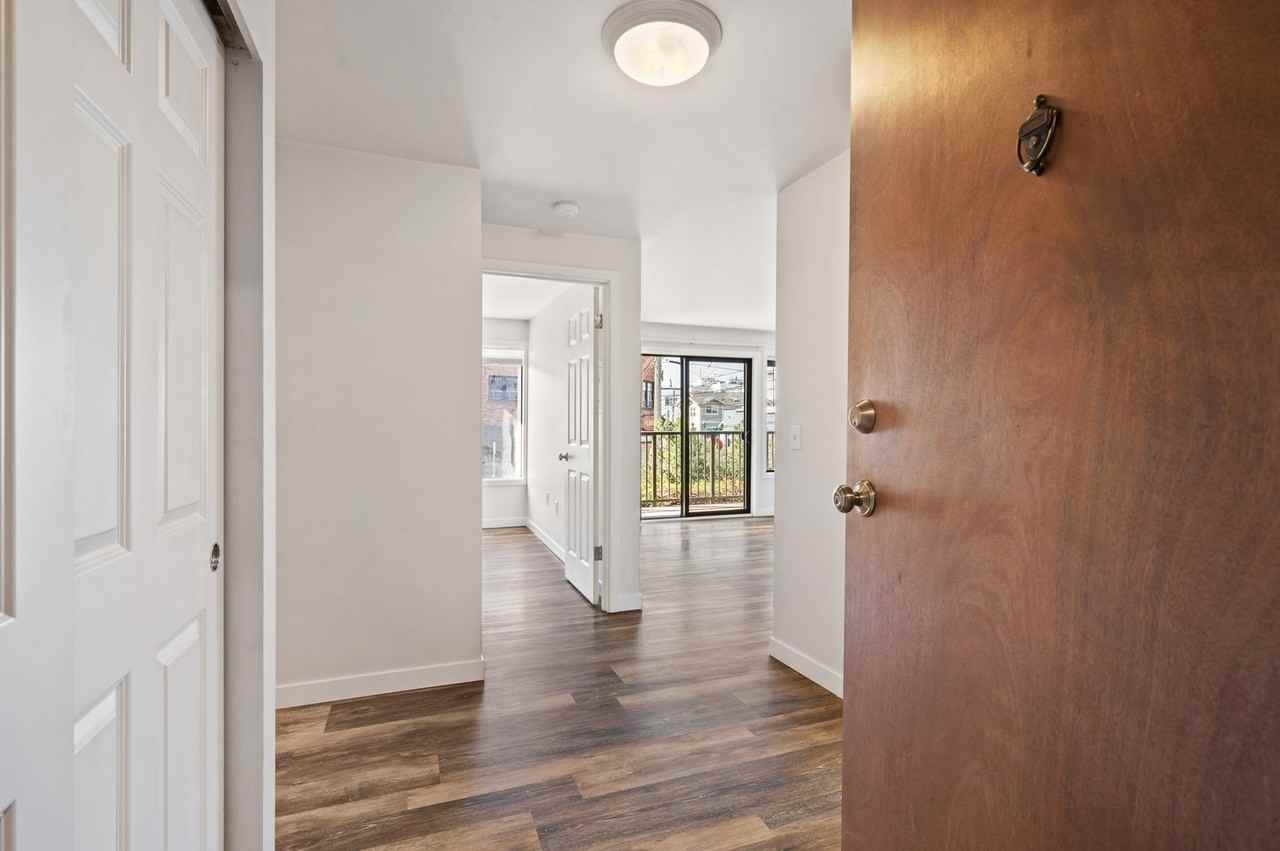 550 Aloha St #101 - Photo 5 of 26