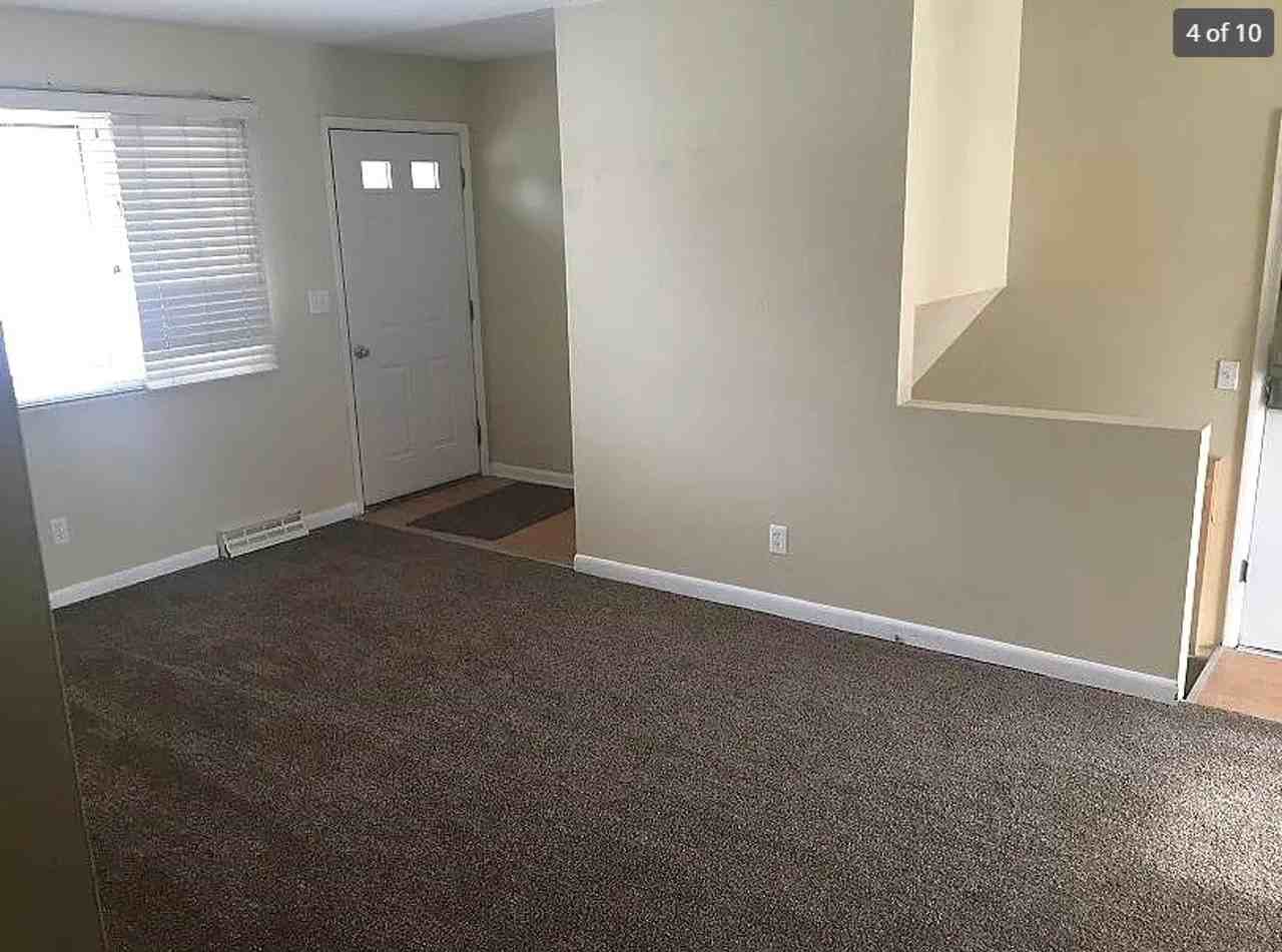 1611 Crosby Ln - Photo 2 of 8