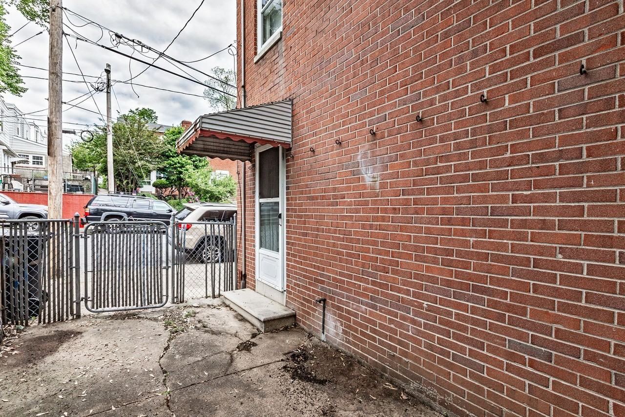 728 S Franklin St - Photo 2 of 12