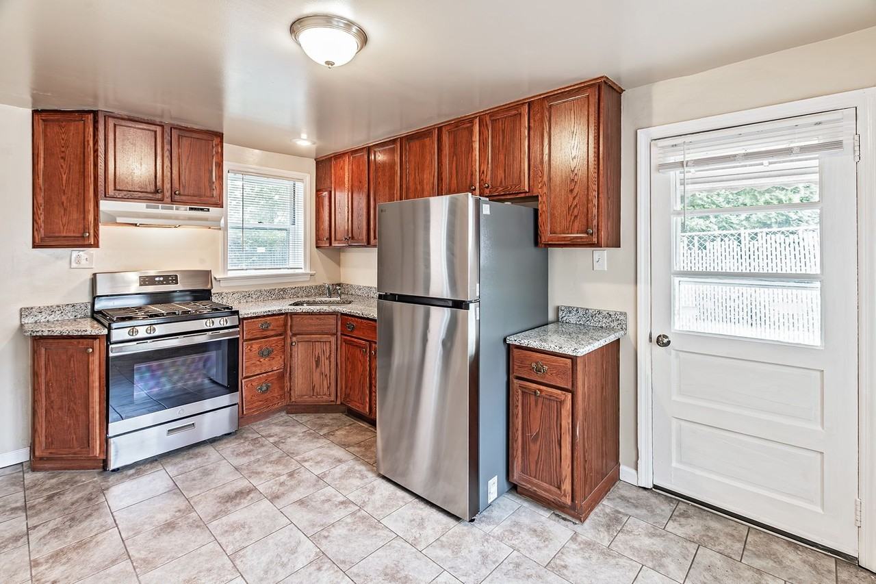 728 S Franklin St - Photo 3 of 12