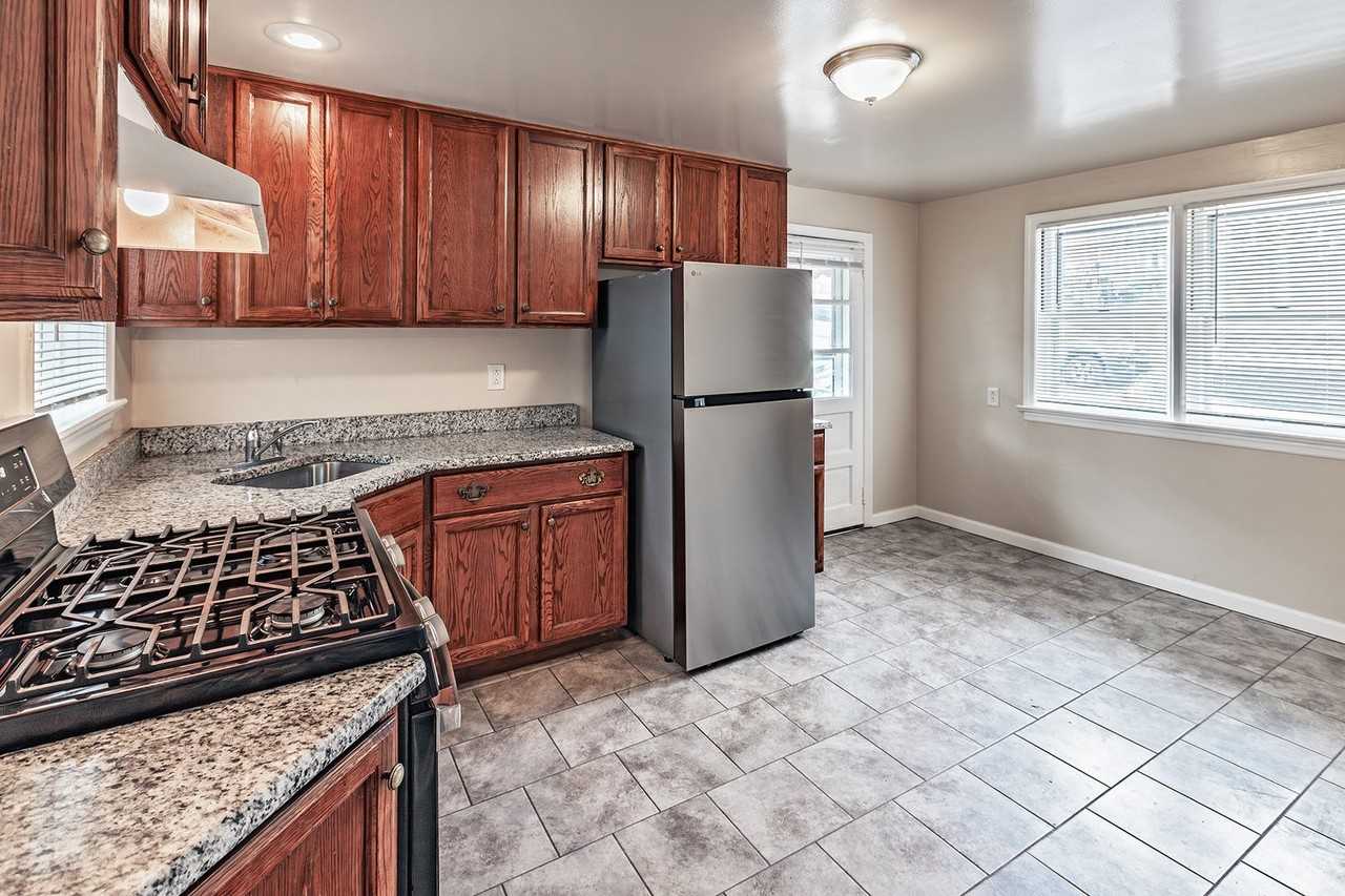728 S Franklin St - Photo 4 of 12