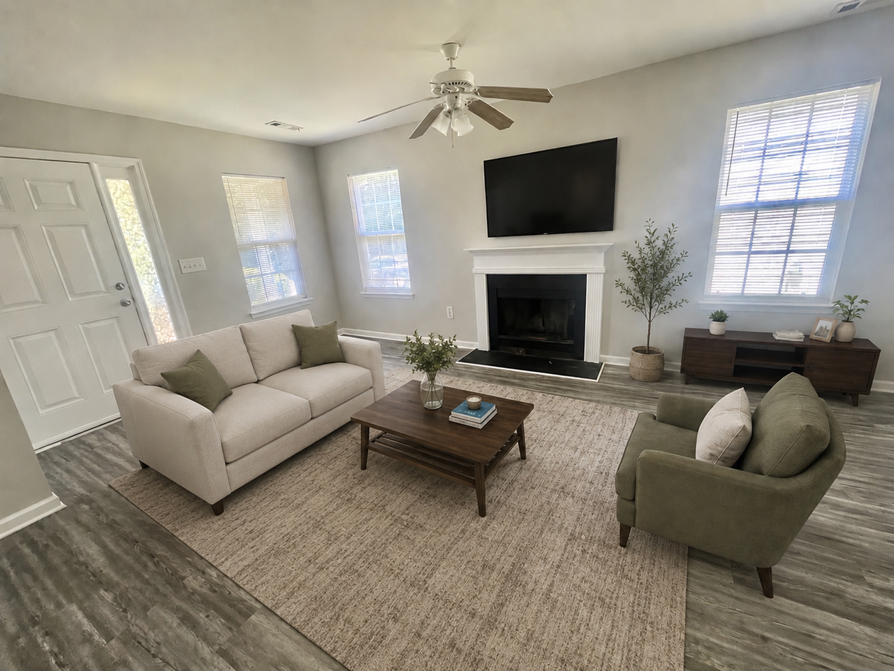 2423 Sunset Oaks Dr - Photo 2 of 13