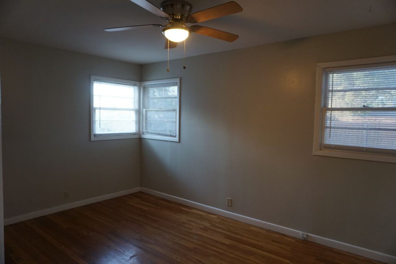 2521 40th St - Photo 3 of 9