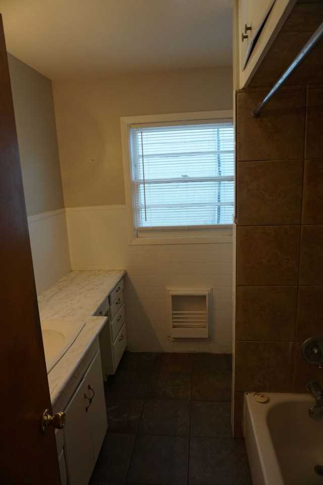 2521 40th St - Photo 4 of 9