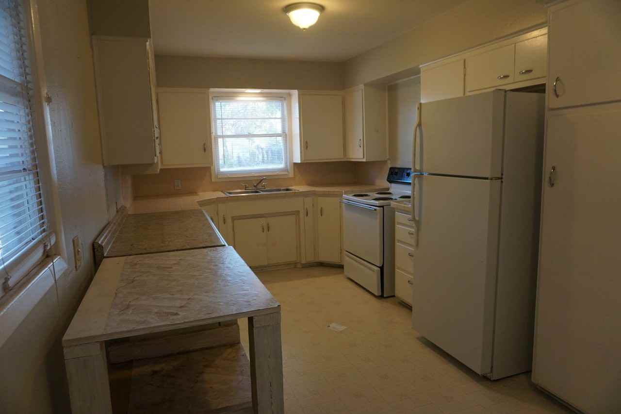 2521 40th St - Photo 6 of 9