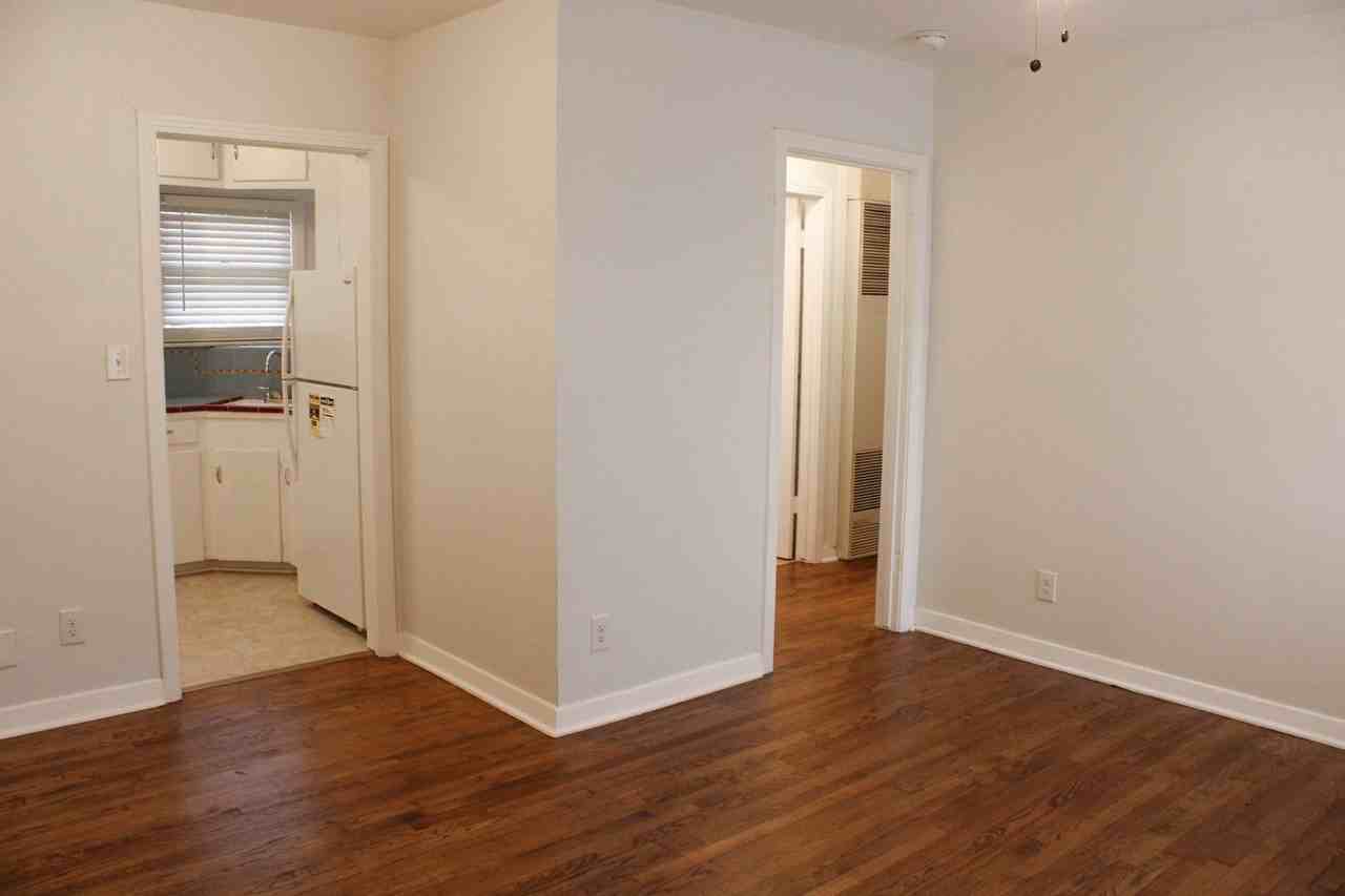 2825 W Woodlawn Ave - Photo 4 of 24