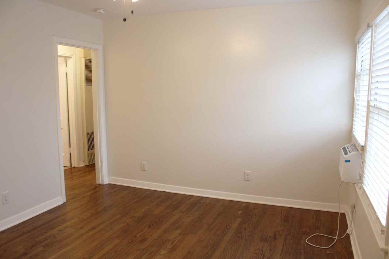 2825 W Woodlawn Ave - Photo 5 of 24
