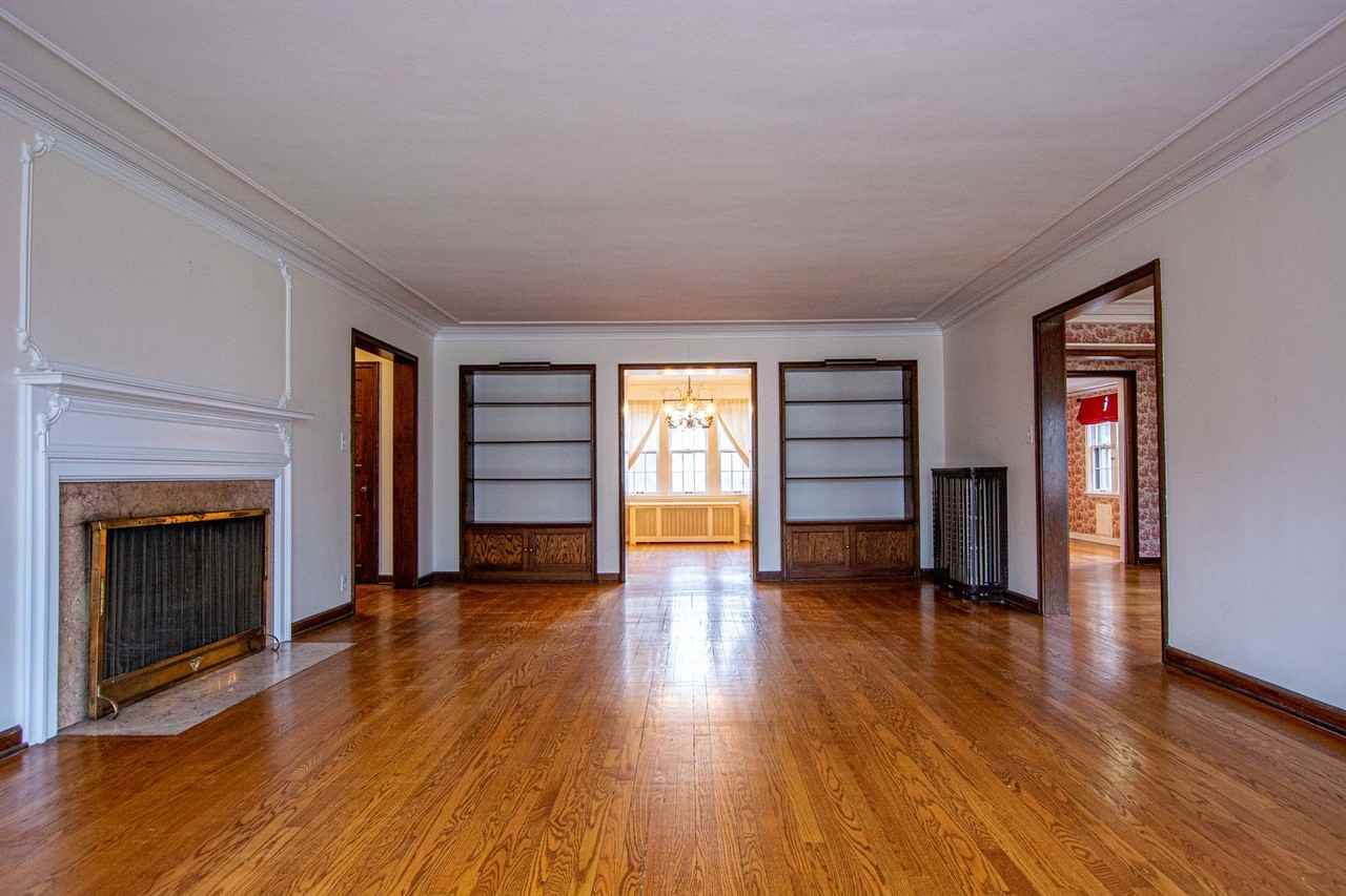 5115 Lafayette Ave - Photo 6 of 39