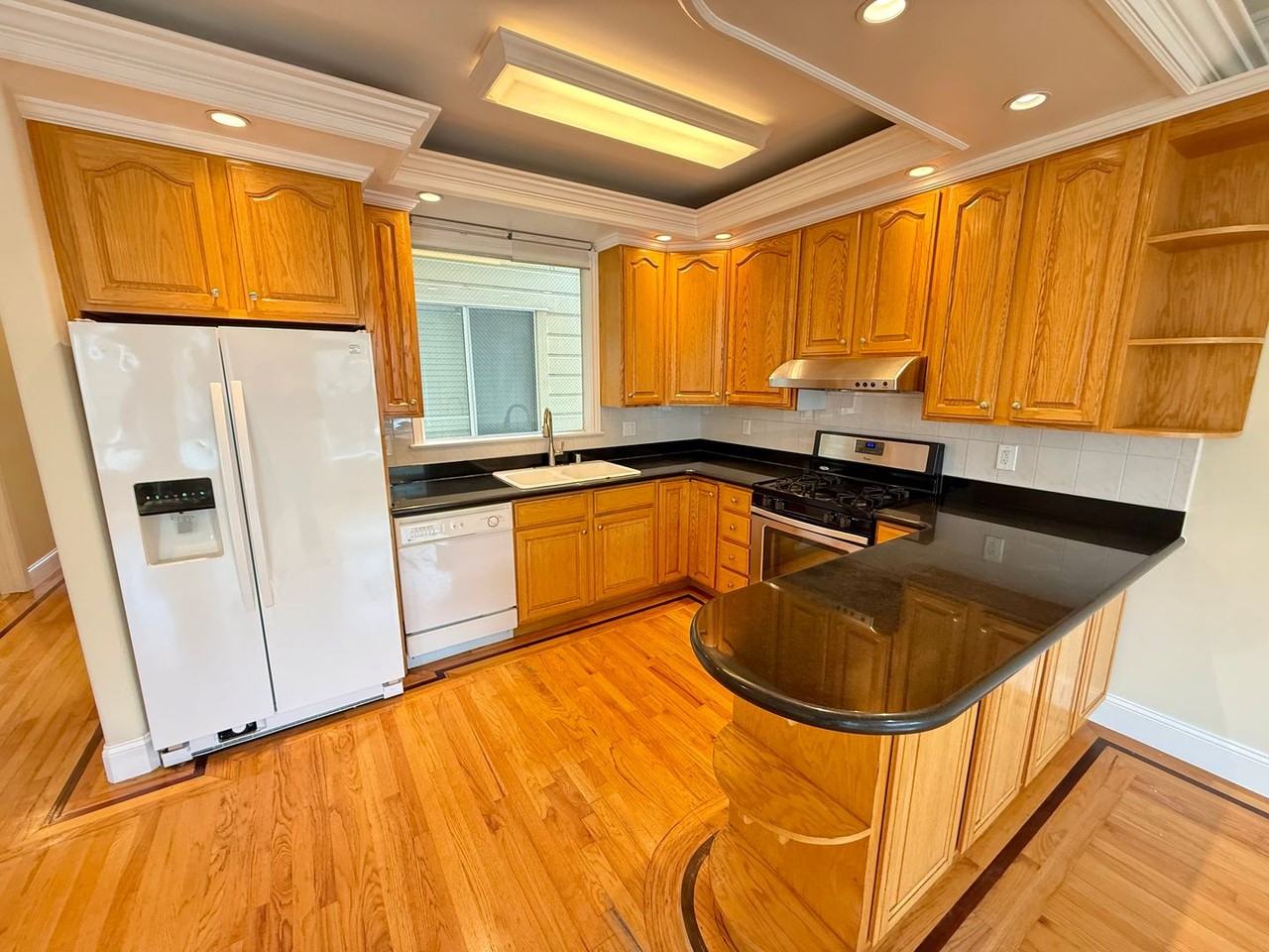 1524 Kirkham St - Photo 3 of 21