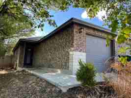 featured image of 915 Rebecca Ln