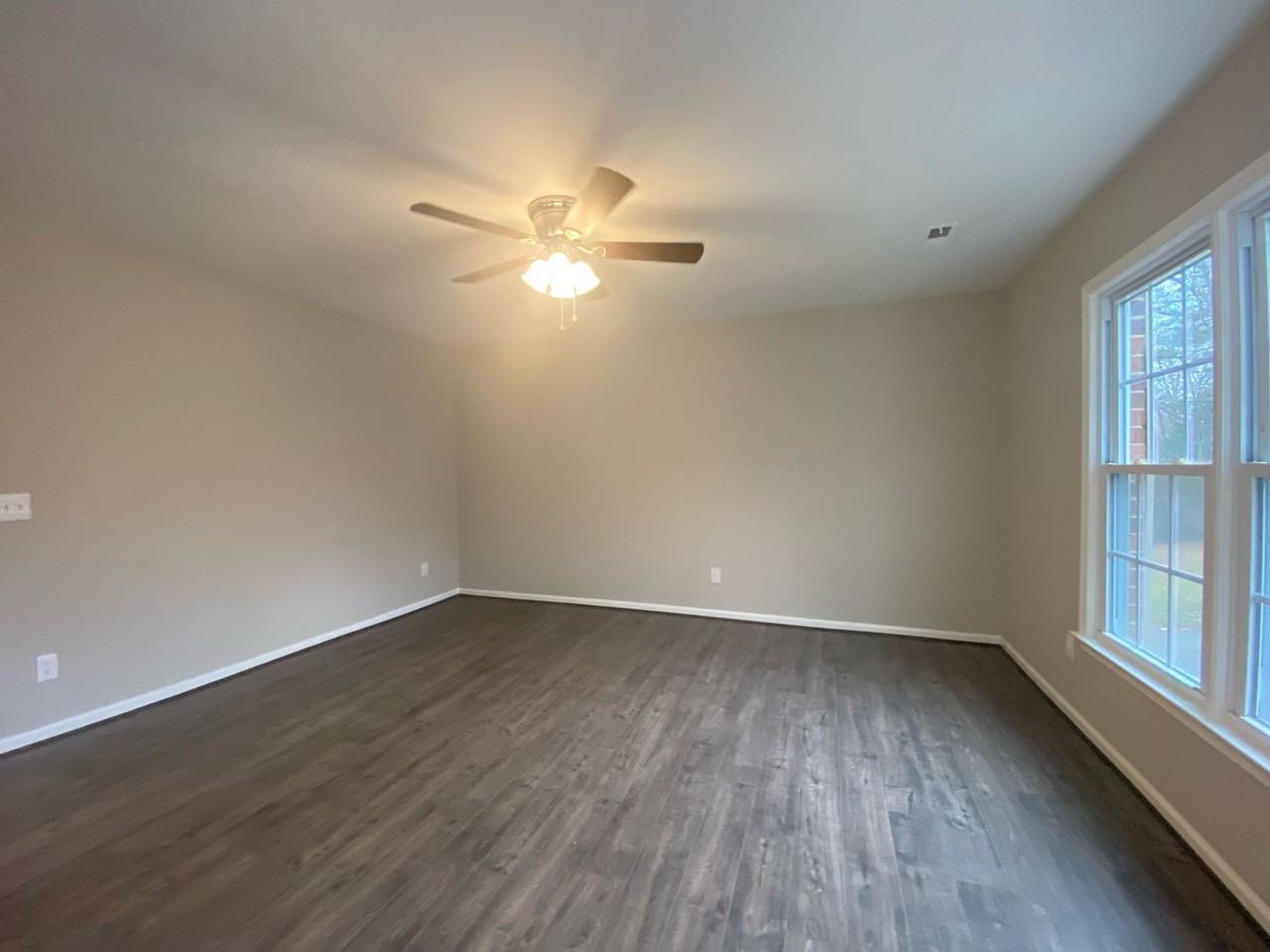 2802 Oak Hill Dr - Photo 3 of 18