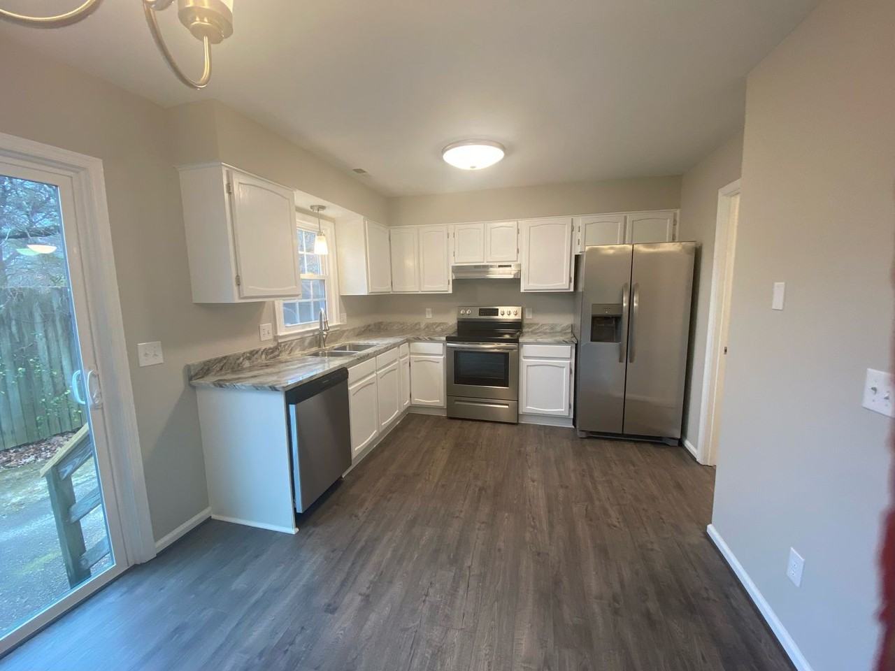 2802 Oak Hill Dr - Photo 5 of 18