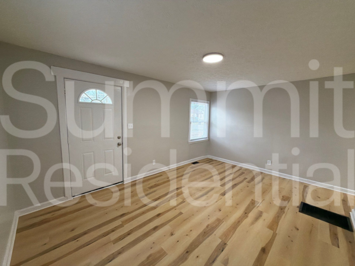 3005 Linwood Ave - Photo 2 of 15