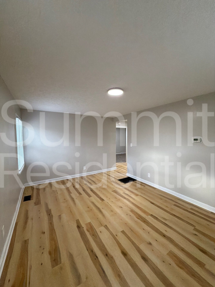 3005 Linwood Ave - Photo 3 of 15