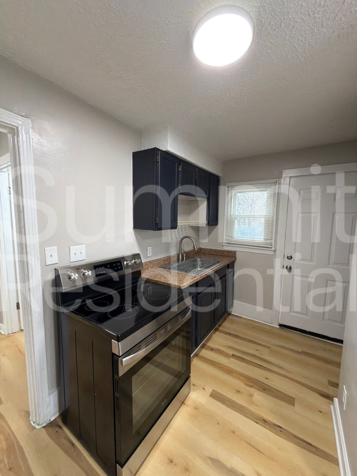3005 Linwood Ave - Photo 6 of 15