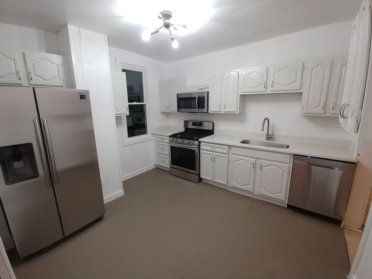 640 Lillian St - Photo 5 of 6