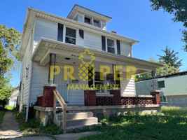 featured image of 39 E Maplewood Ave
