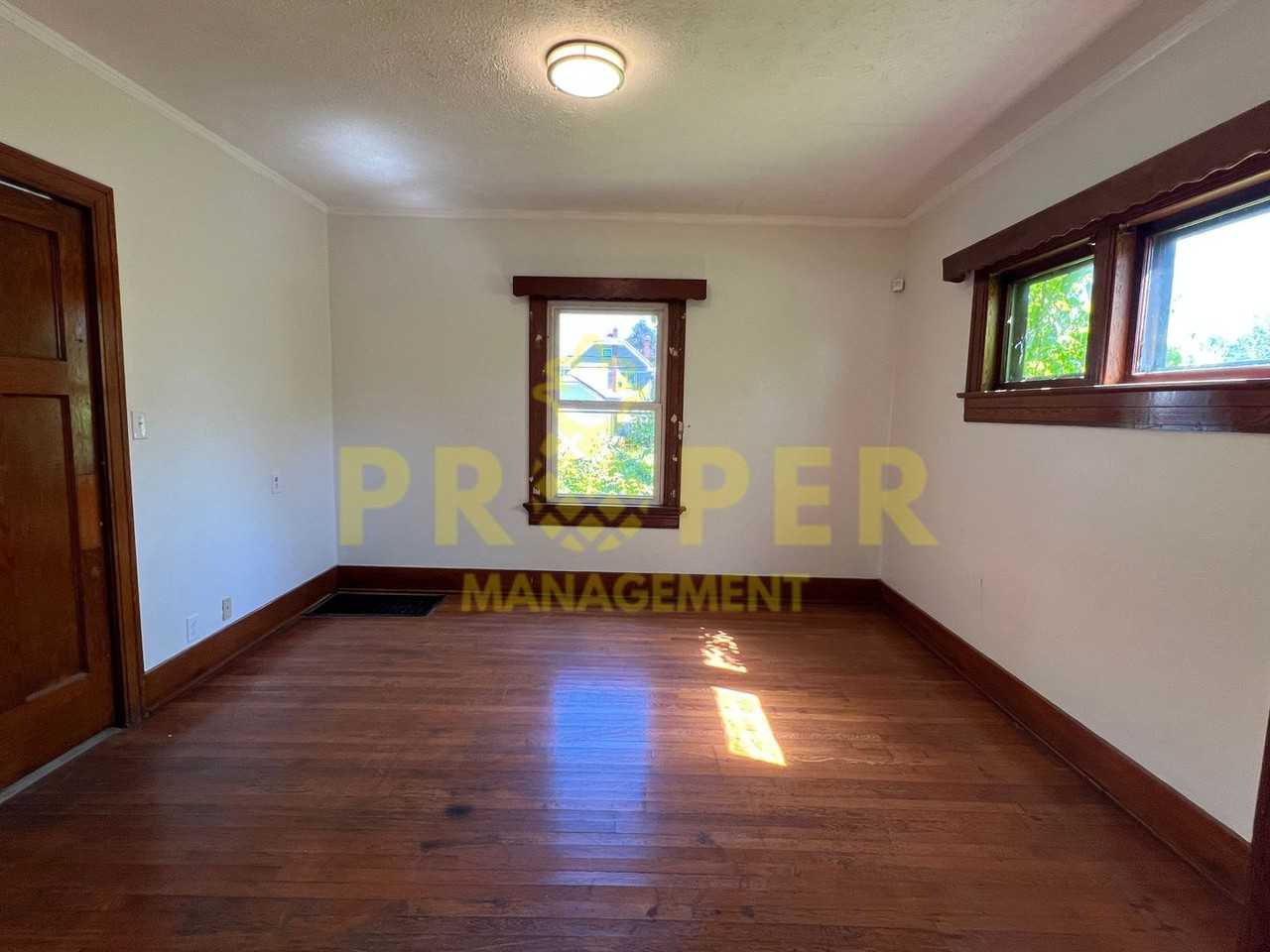 39 E Maplewood Ave - Photo 3 of 11