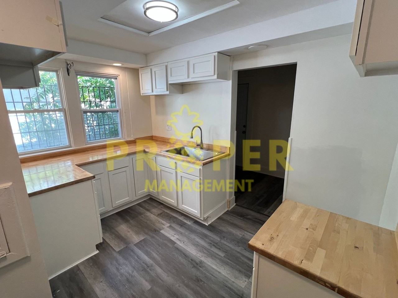 39 E Maplewood Ave - Photo 4 of 11