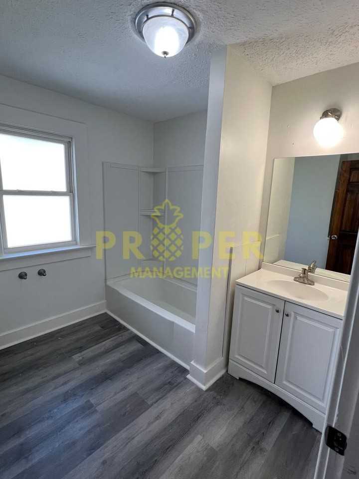 39 E Maplewood Ave - Photo 5 of 11