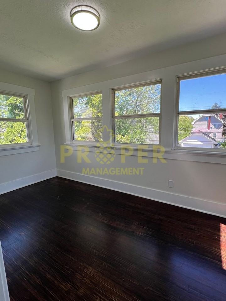 39 E Maplewood Ave - Photo 7 of 11