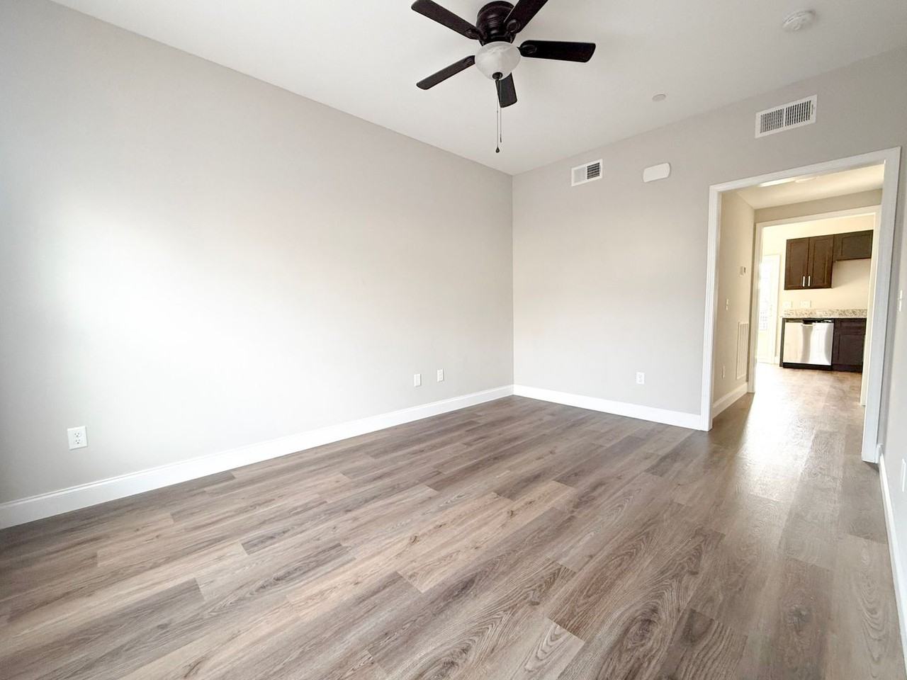 107 Westfield Ct - Photo 3 of 28