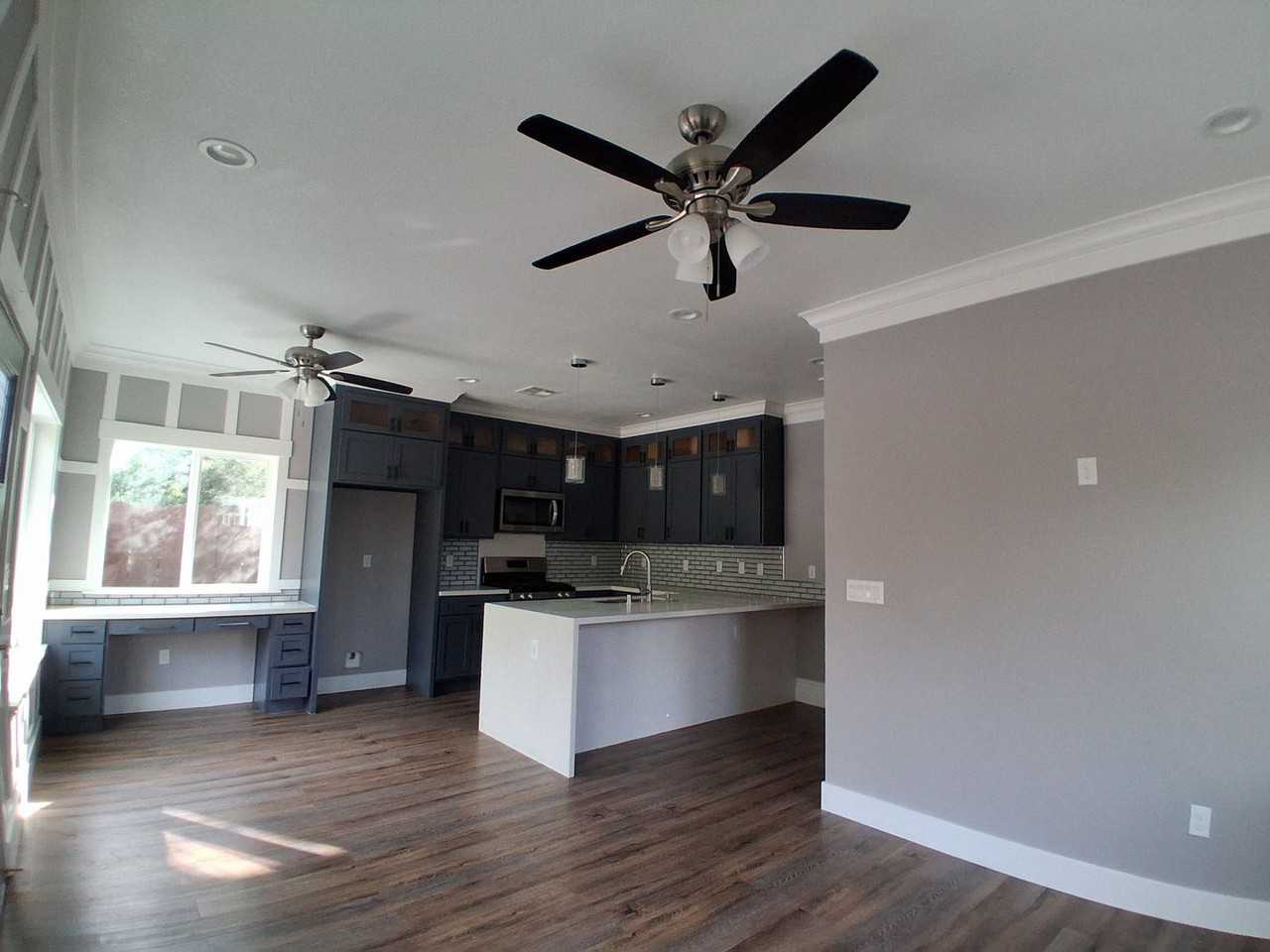 2112 Eicher Ave - Photo 2 of 18