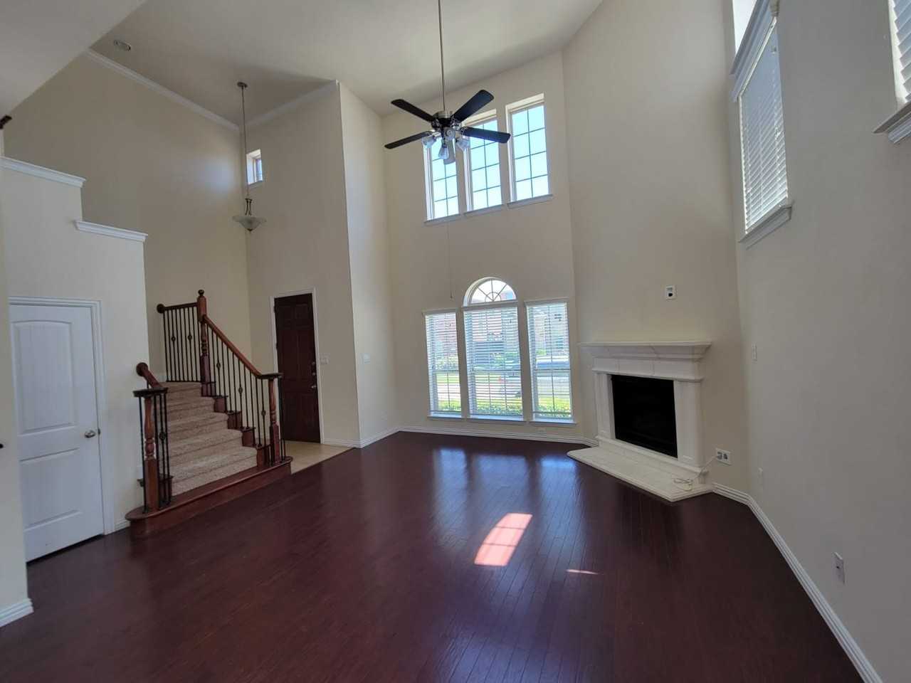 3529 Pillar Dr - Photo 4 of 43