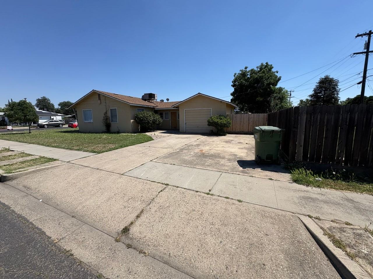495 N Perry Ave - Photo 3 of 35
