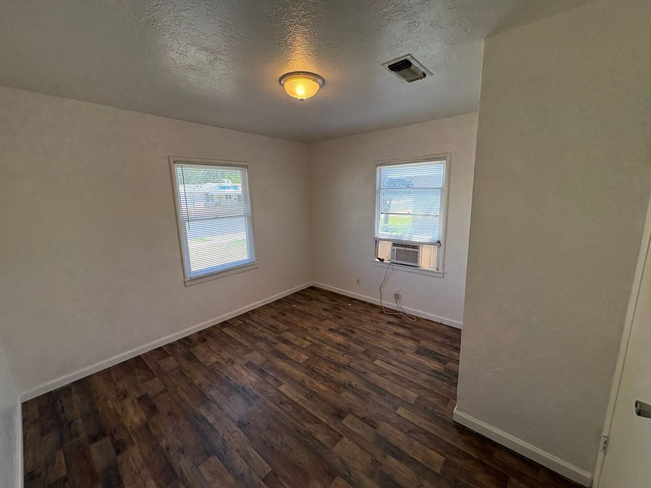 495 N Perry Ave - Photo 4 of 35