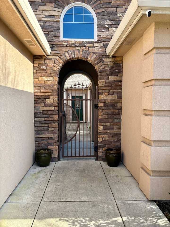 431 Stanford Ave - Photo 2 of 19