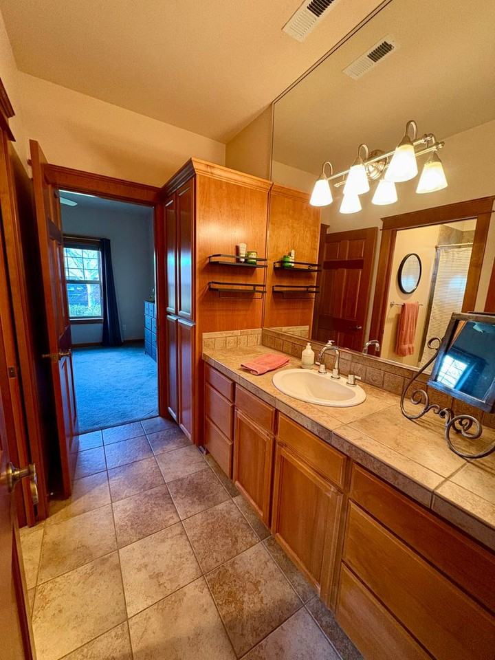 431 Stanford Ave - Photo 4 of 19