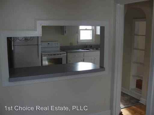 726 Stanley St - Photo 3 of 4