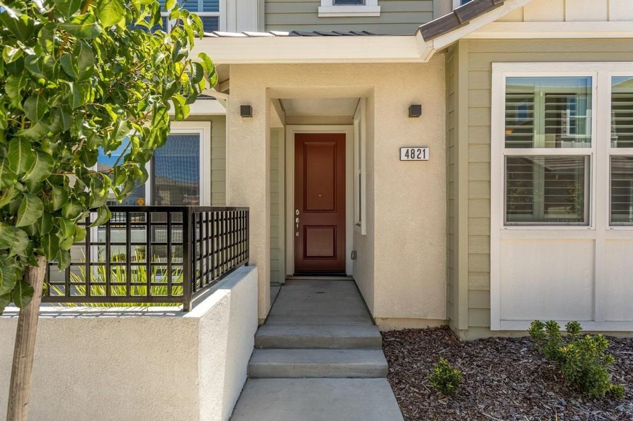 4821 Holden Dr - Photo 4 of 42
