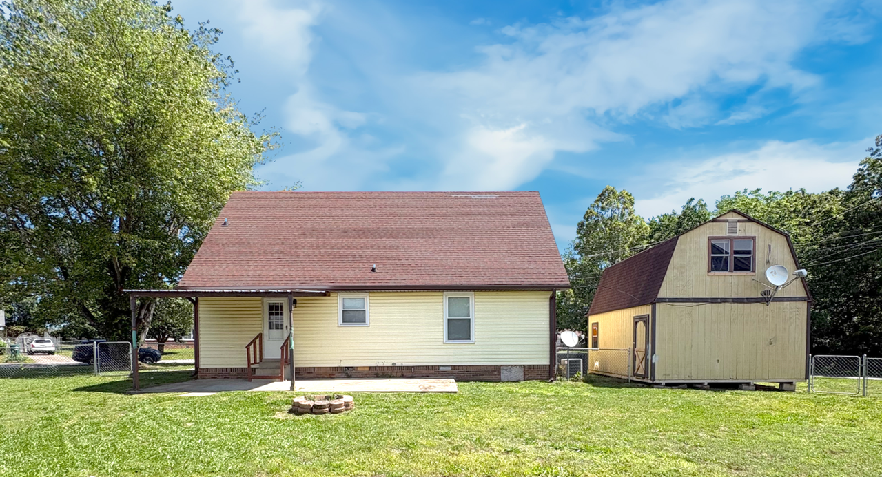 404 Carter Rd - Photo 2 of 12