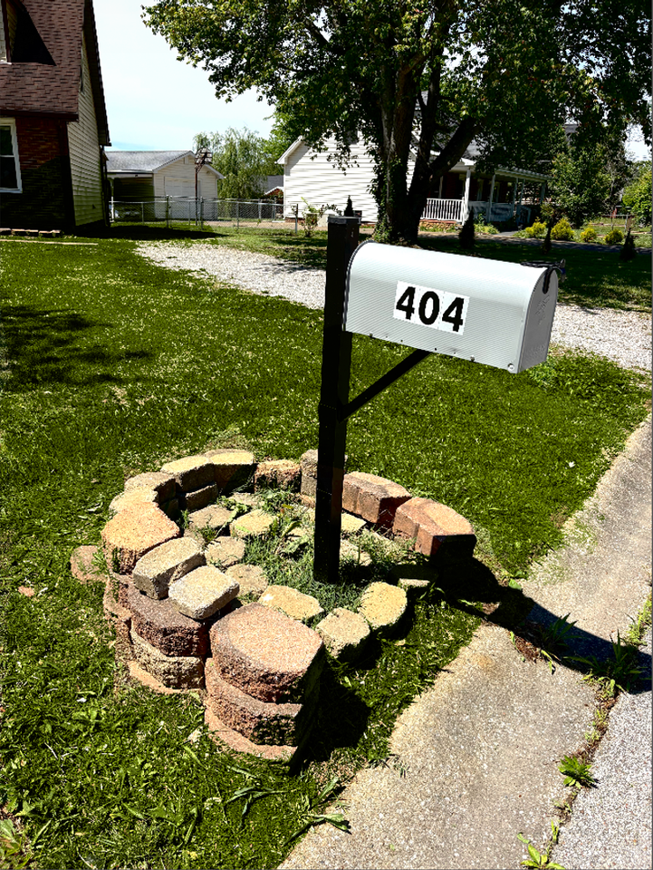 404 Carter Rd - Photo 4 of 12
