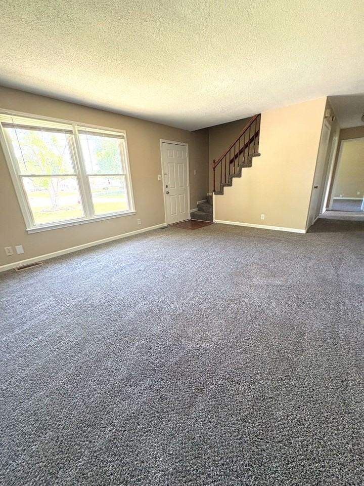 404 Carter Rd - Photo 5 of 12