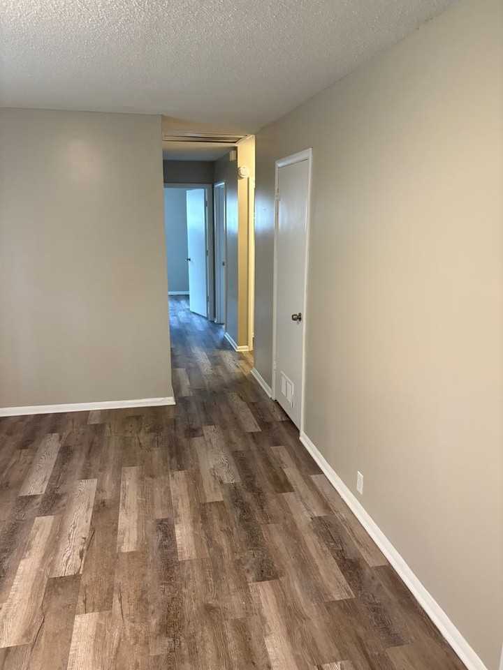 7800 E 112th St - Photo 3 of 10