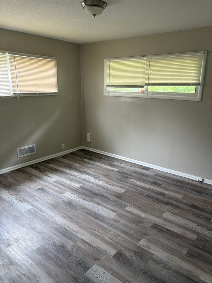7800 E 112th St - Photo 7 of 10