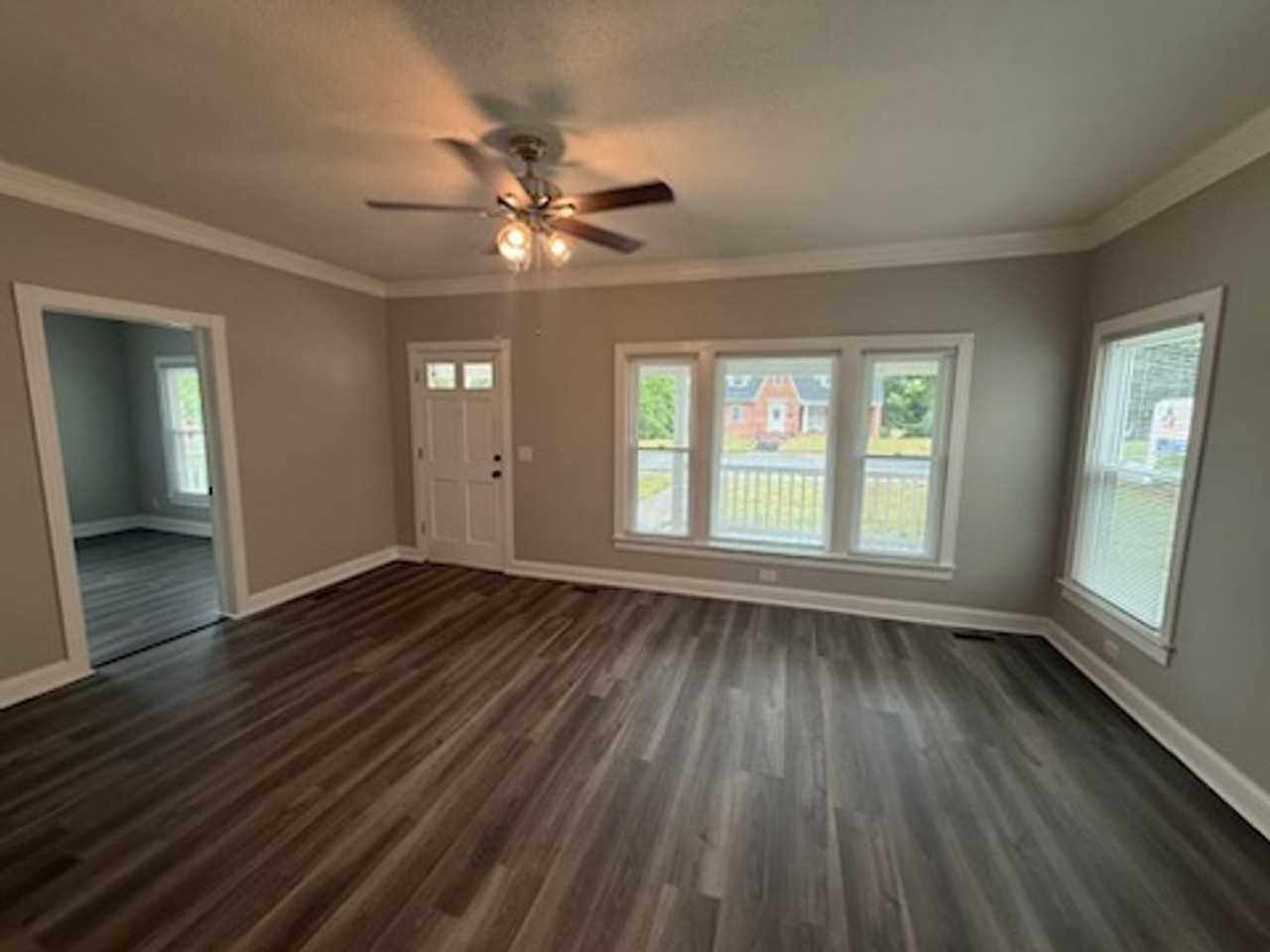 1007 Sunset Ave - Photo 3 of 10