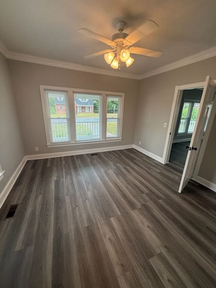1007 Sunset Ave - Photo 6 of 10